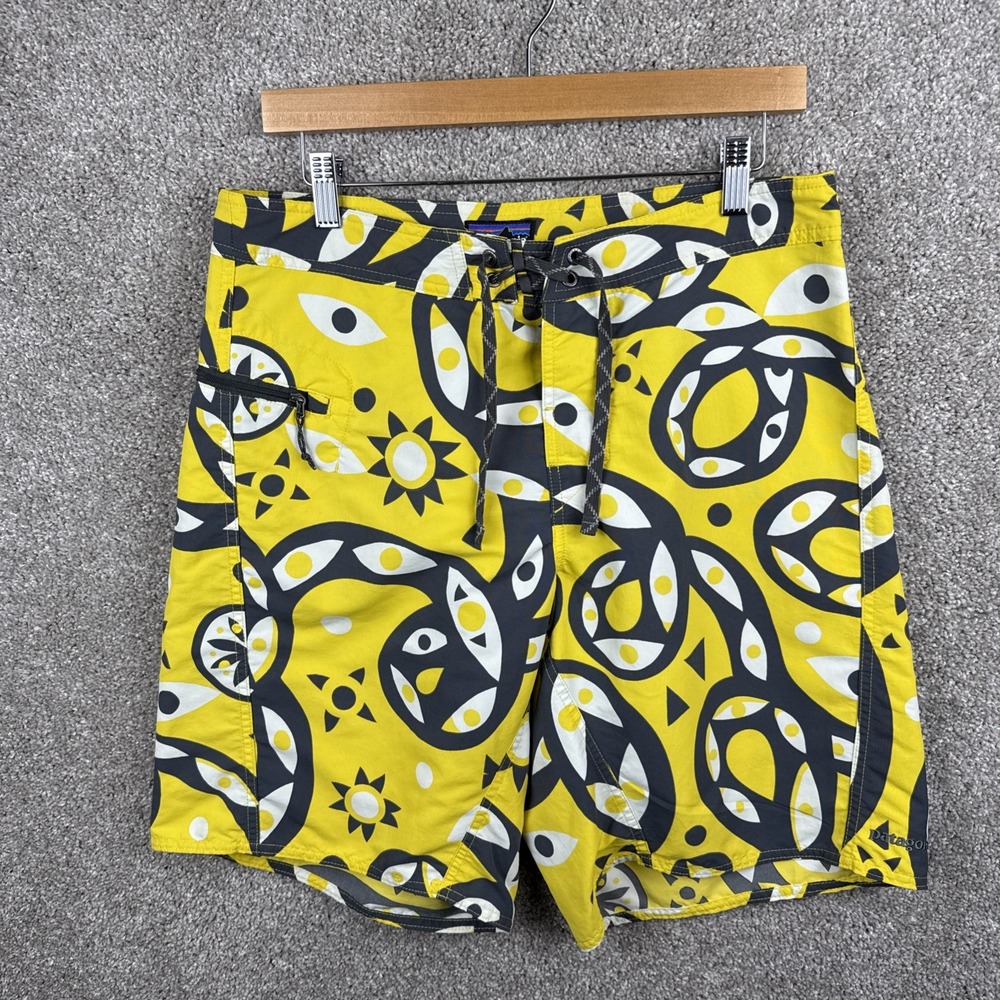 Patagonia Shorts Men's‎ 32 Yellow Geomtetric Swim Trunks Board Shorts Beach